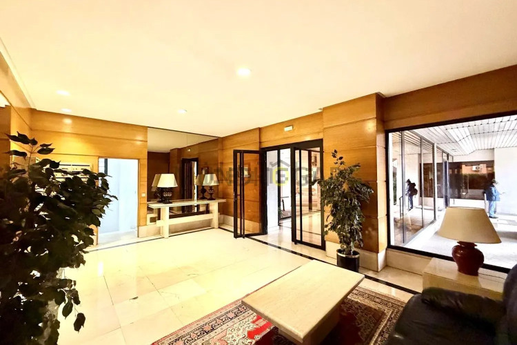 Piso en calle de Pastora Imperio