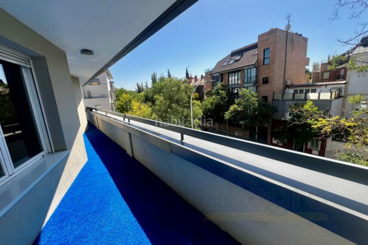 Piso exclusiva vivienda en finca representativa con piscina, garaje, y trastero en zona chamartín. en Madrid