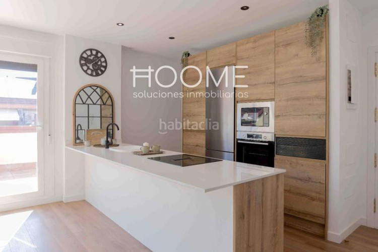 Ático atico con 20 metros de terraza, piscina, garaje opcional, 3 habitaciones 2 baños a estrenar, Castillachamartin en Madrid