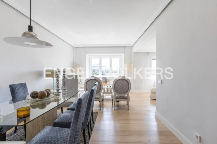 Piso luminoso piso con vistas y garaje en av pio xii en Madrid