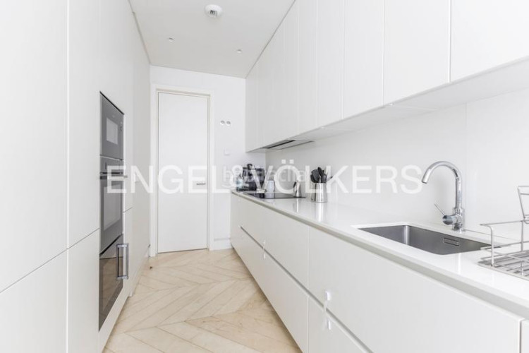 Apartamento espectacular bajo con jardín de obra nueva en Madrid