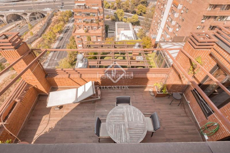 Piso exclusivo ático dúplex de 3 dormitorios con vistas incomparables en venta en chamartín, en Madrid