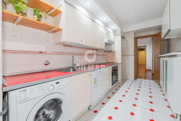 Piso en el prestigioso barrio de chamartín, , se encuentra esta vivienda en altura que representa una oportunidad única para aque en Madrid