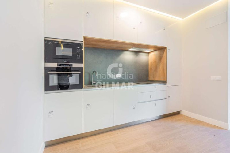 Piso licencia de hospedaje y máxima rentabilidad en el nuevo eje castellana nortese presenta esta exclusiva propiedad con lic en Madrid