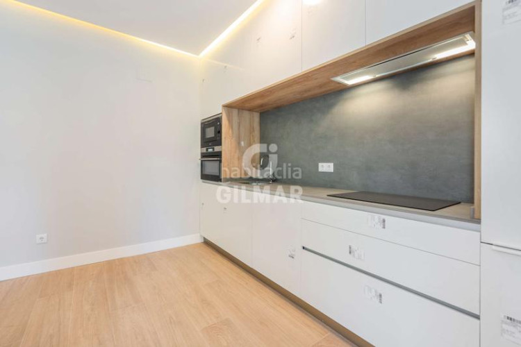 Piso licencia de hospedaje y máxima rentabilidad en el nuevo eje castellana nortese presenta esta exclusiva propiedad con lic en Madrid