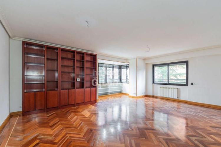 Piso en el prestigioso barrio de chamartín, , se encuentra esta vivienda en altura que representa una oportunidad única para aque en Madrid