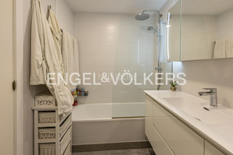 Apartamento exclusivo apartamento con terraza, piscina y garaje en avenida de burgos, en Madrid