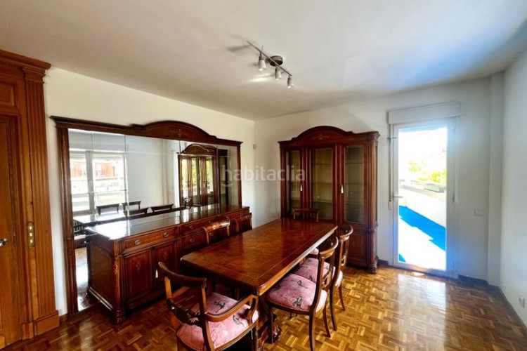 Piso exclusiva vivienda en finca representativa con piscina, garaje, y trastero en zona chamartín. en Madrid