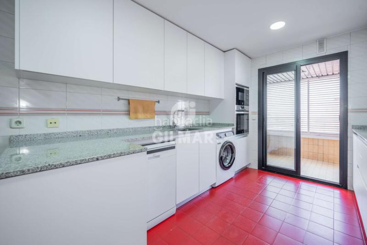 Ático  exclusivo con terraza y dos plazas de garaje en Castilla chamartínen el codiciado barrio de Castilla, dentro del prestigios en Madrid