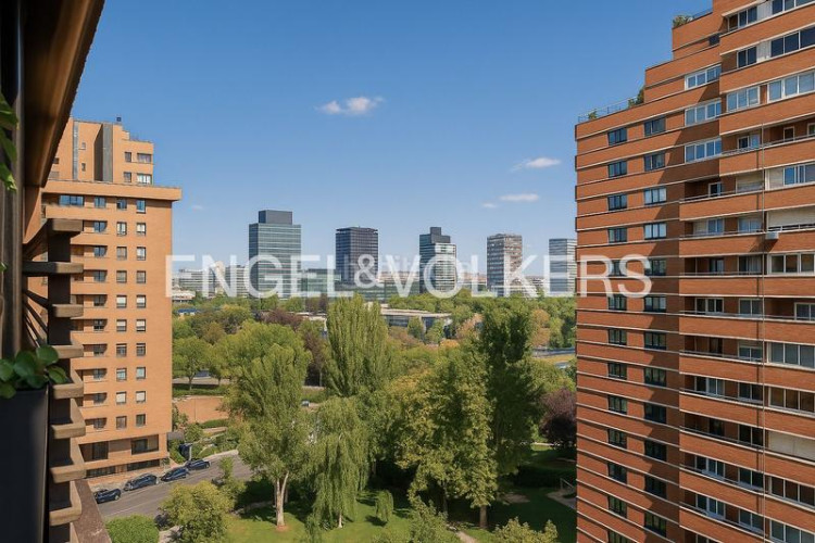 Apartamento exclusivo apartamento con terraza, piscina y garaje en avenida de burgos, en Madrid
