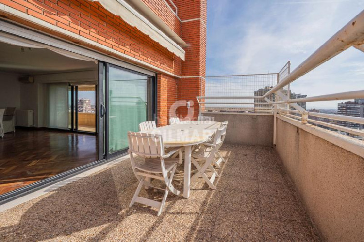 Ático  exclusivo con terraza y dos plazas de garaje en Castilla chamartínen el codiciado barrio de Castilla, dentro del prestigios en Madrid