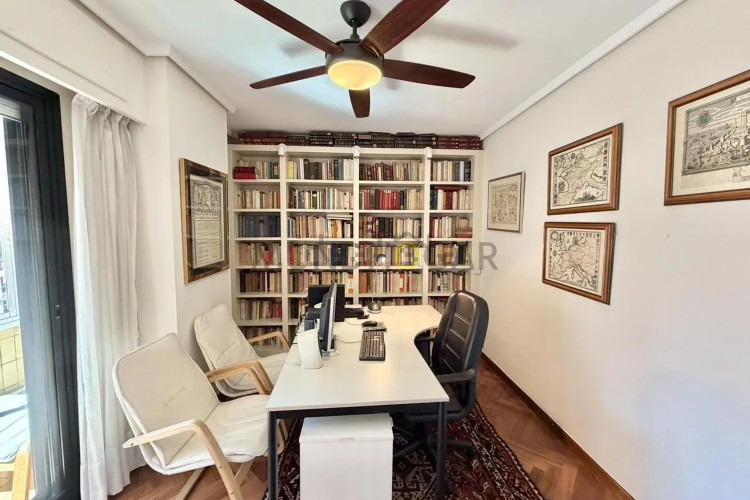 Piso en calle de Pastora Imperio