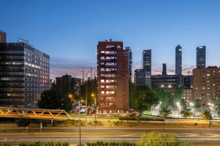 Piso en venta en Avenida de Burgos, 18