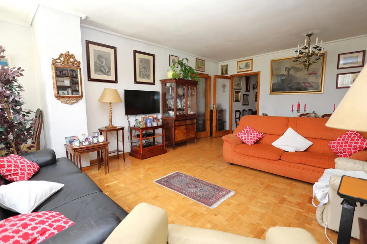 Piso en venta en Calle de Enrique Larreta