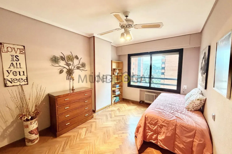 Piso en calle de Pastora Imperio