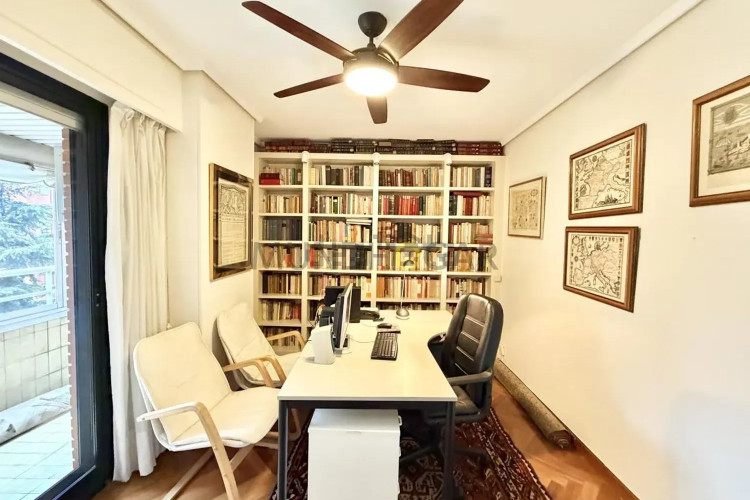 Piso en calle de Pastora Imperio