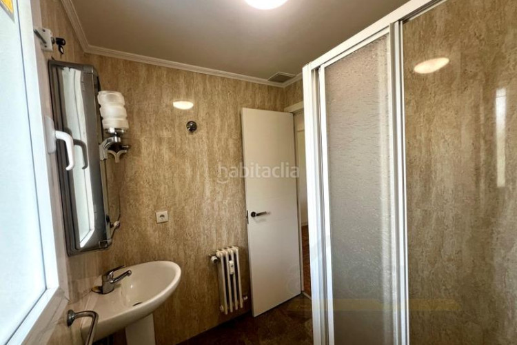 Piso exclusiva vivienda en finca representativa con piscina, garaje, y trastero en zona chamartín. en Madrid