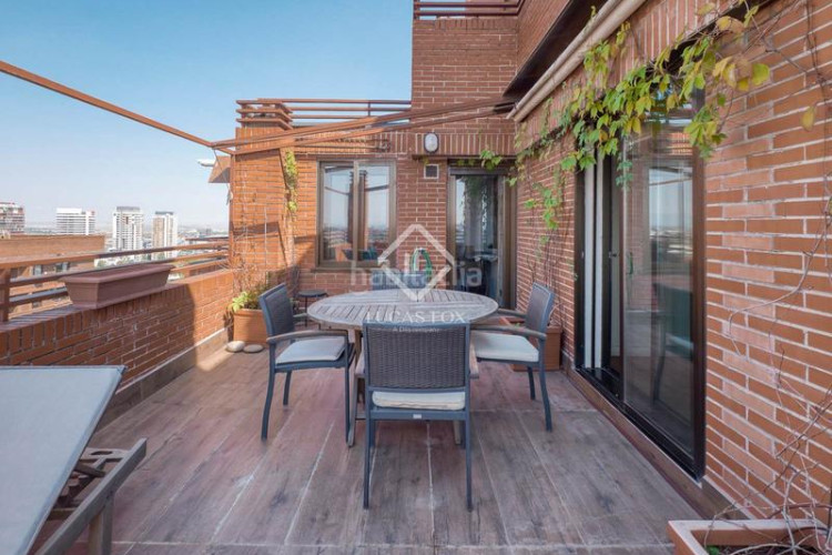 Piso exclusivo ático dúplex de 3 dormitorios con vistas incomparables en venta en chamartín, en Madrid