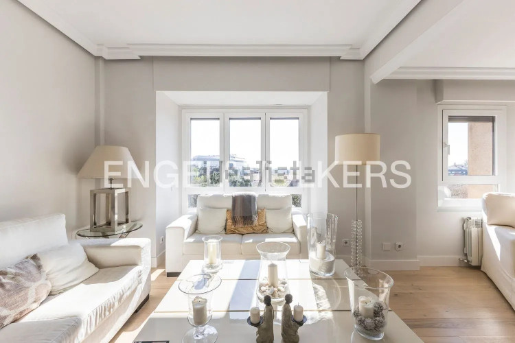 Piso en venta en Avenida de Pío XII