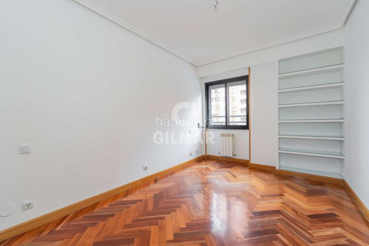 Piso en el prestigioso barrio de chamartín, , se encuentra esta vivienda en altura que representa una oportunidad única para aque en Madrid