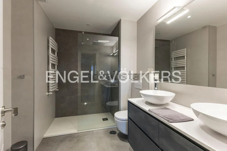 Piso en venta en Avenida de Pío XII