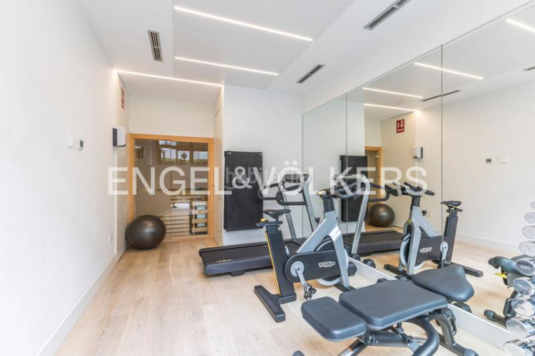 Apartamento espectacular bajo con jardín de obra nueva en Madrid