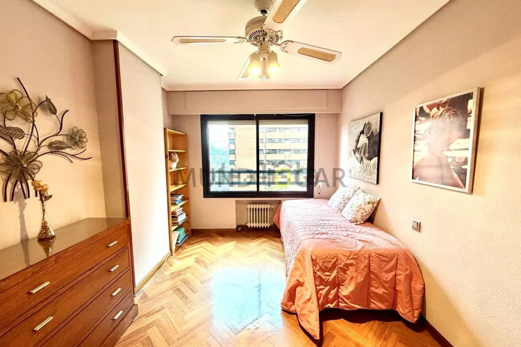 Piso en calle de Pastora Imperio