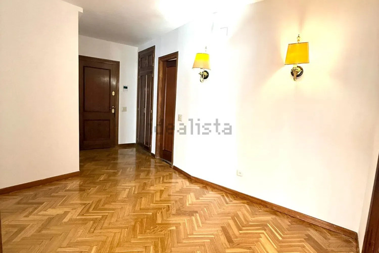 Piso en avenida de Pío XII