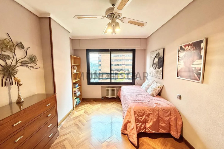 Piso en calle de Pastora Imperio