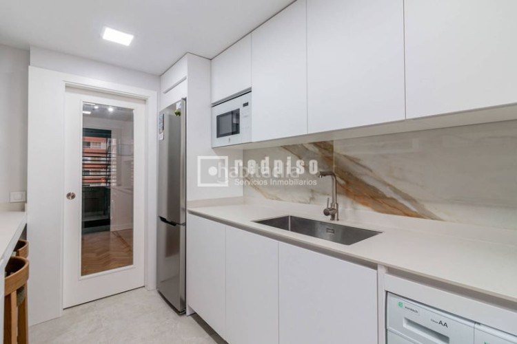 Piso fantástico apartamento en la avenida de burgos en Madrid