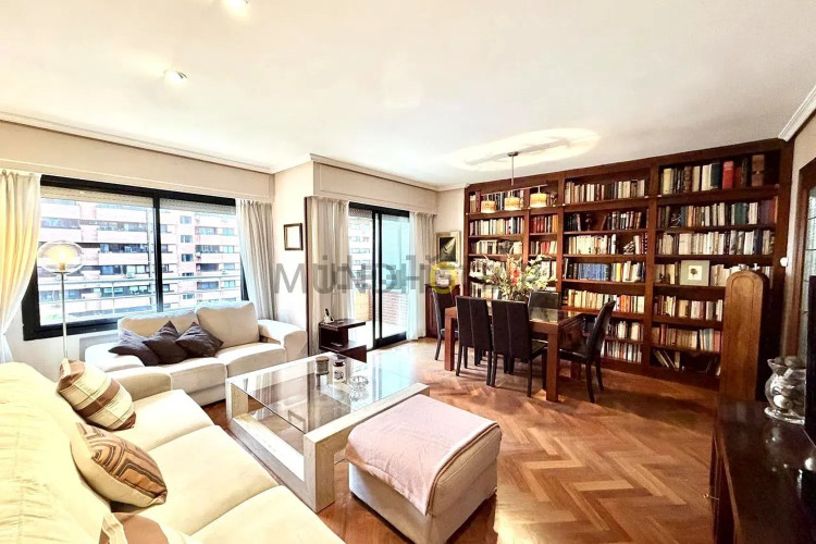 Piso en calle de Pastora Imperio