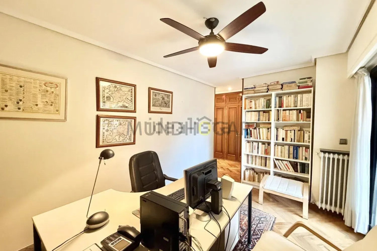 Piso en calle de Pastora Imperio