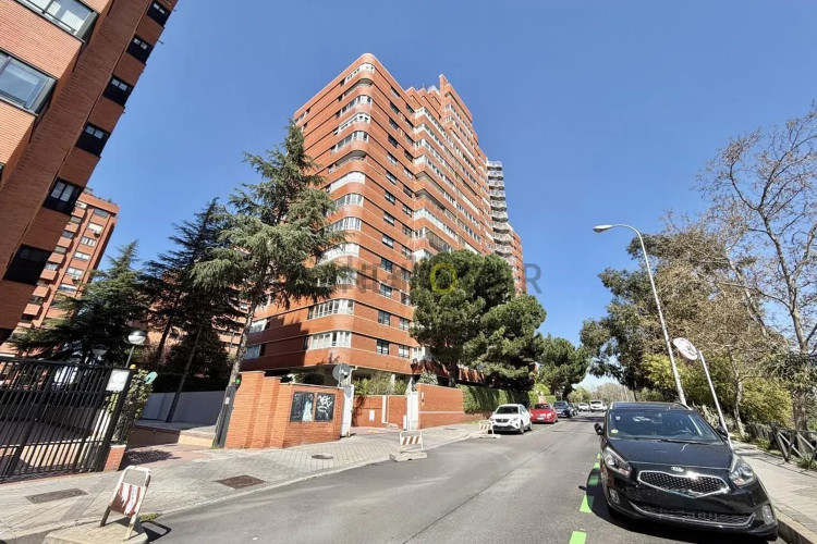 Piso en calle de Pastora Imperio