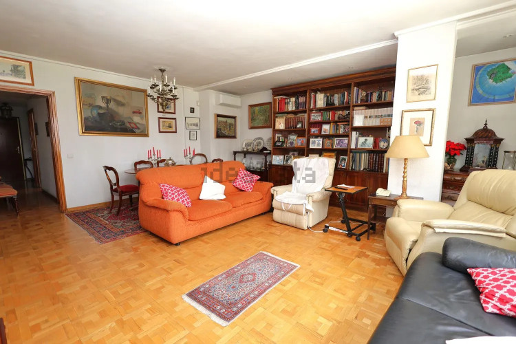 Piso en venta en Calle de Enrique Larreta