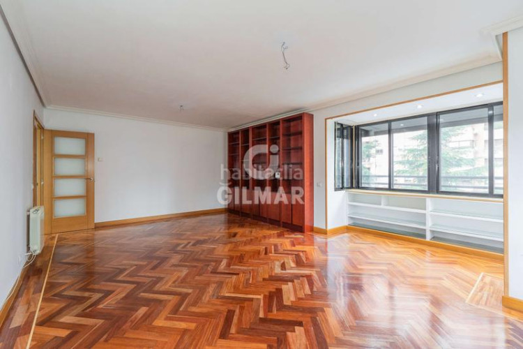 Piso en el prestigioso barrio de chamartín, , se encuentra esta vivienda en altura que representa una oportunidad única para aque en Madrid