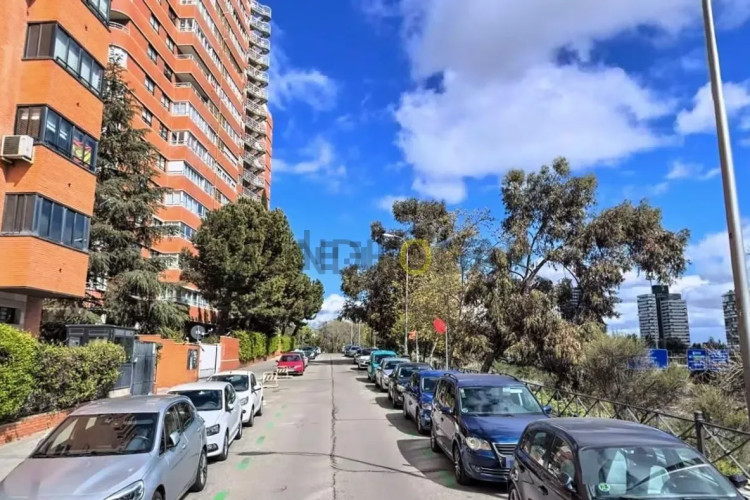 Piso en calle de Pastora Imperio