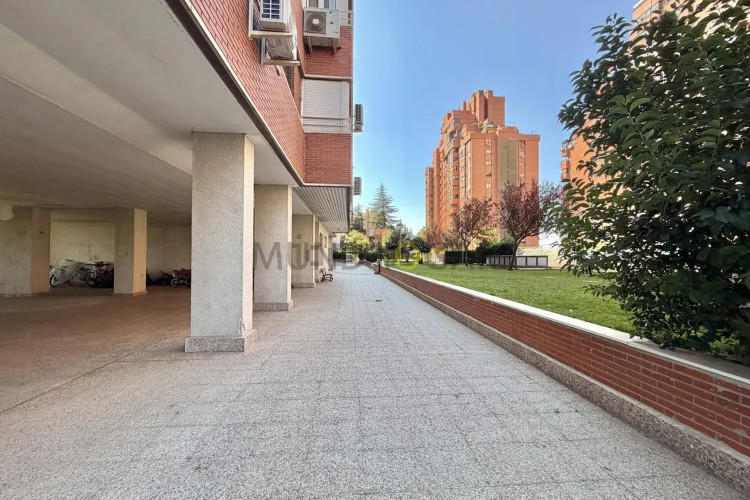 Piso en calle de Pastora Imperio