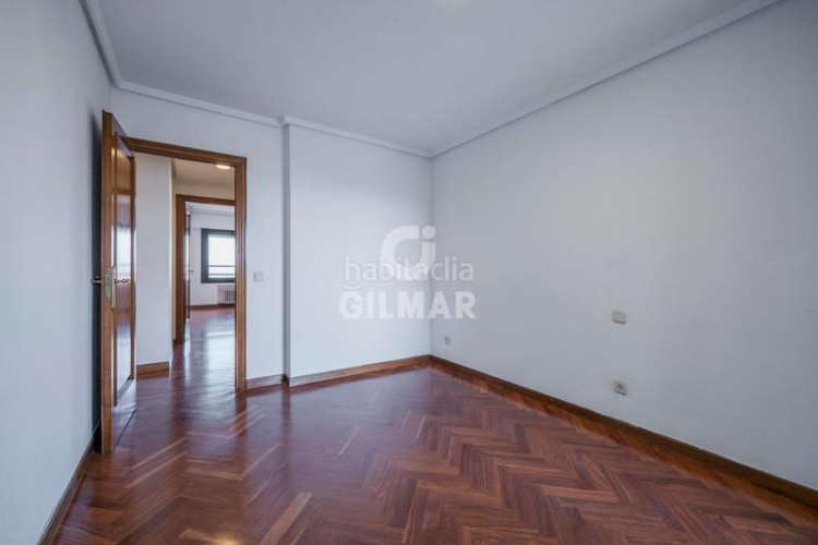 Ático  exclusivo con terraza y dos plazas de garaje en Castilla chamartínen el codiciado barrio de Castilla, dentro del prestigios en Madrid
