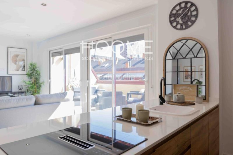 Ático atico con 20 metros de terraza, piscina, garaje opcional, 3 habitaciones 2 baños a estrenar, Castillachamartin en Madrid