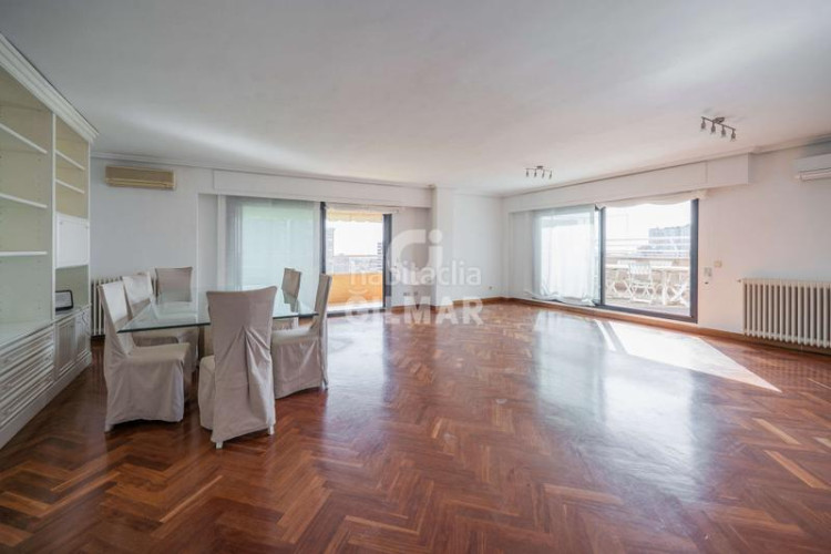Ático  exclusivo con terraza y dos plazas de garaje en Castilla chamartínen el codiciado barrio de Castilla, dentro del prestigios en Madrid