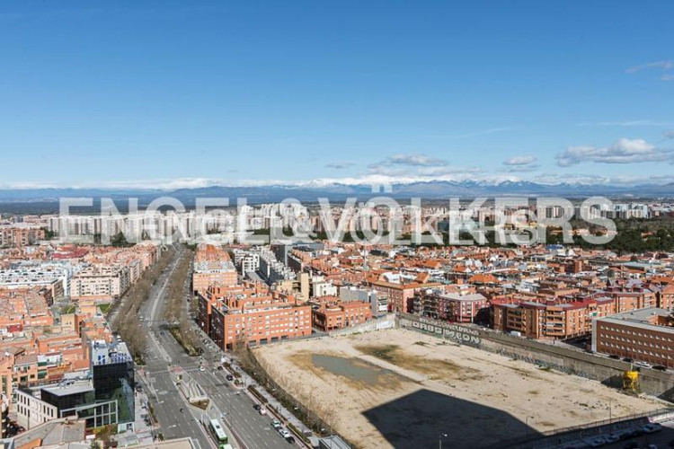 Apartamento exclusivo apartamento con terraza, piscina y garaje en avenida de burgos, en Madrid