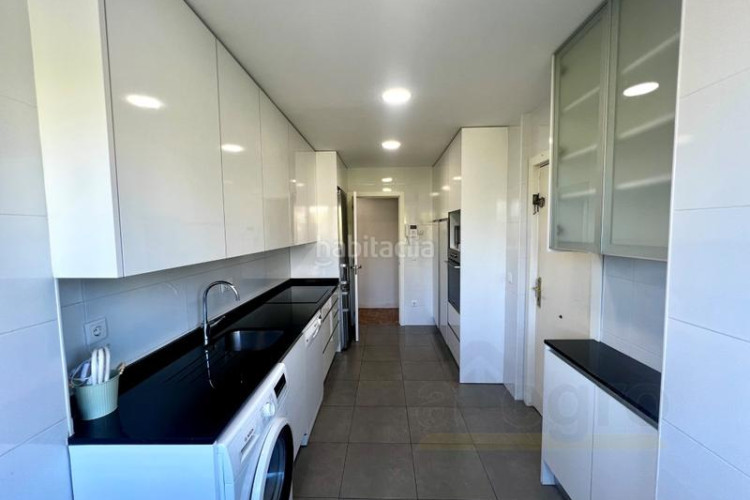 Piso exclusiva vivienda en finca representativa con piscina, garaje, y trastero en zona chamartín. en Madrid