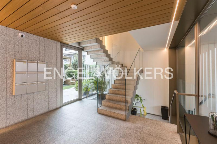 Apartamento espectacular bajo con jardín de obra nueva en Madrid