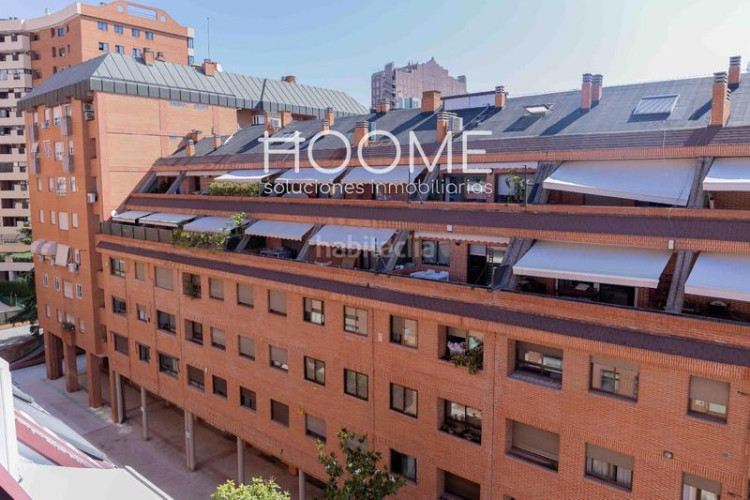 Ático atico con 20 metros de terraza, piscina, garaje opcional, 3 habitaciones 2 baños a estrenar, Castillachamartin en Madrid