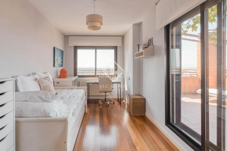 Piso exclusivo ático dúplex de 3 dormitorios con vistas incomparables en venta en chamartín, en Madrid