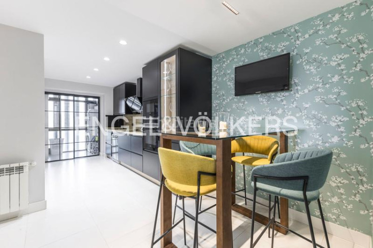 Piso luminoso piso con vistas y garaje en av pio xii en Madrid