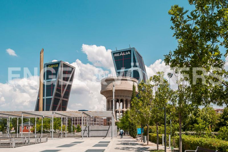 Apartamento maravilloso piso con vistas espectaculares y garaje en chamartín en Madrid