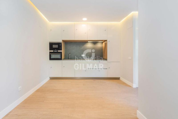Piso licencia de hospedaje y máxima rentabilidad en el nuevo eje castellana nortese presenta esta exclusiva propiedad con lic en Madrid