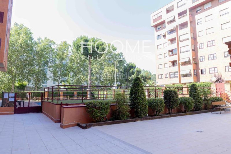 Ático atico con 20 metros de terraza, piscina, garaje opcional, 3 habitaciones 2 baños a estrenar, Castillachamartin en Madrid