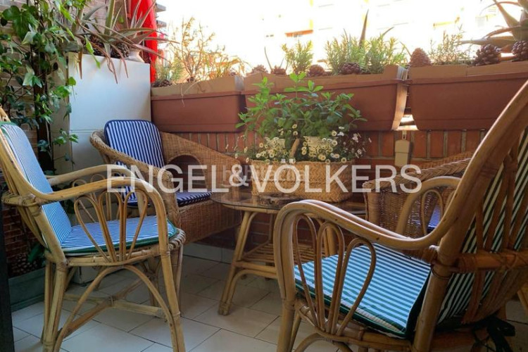 Apartamento exclusivo apartamento con terraza, piscina y garaje en avenida de burgos, en Madrid